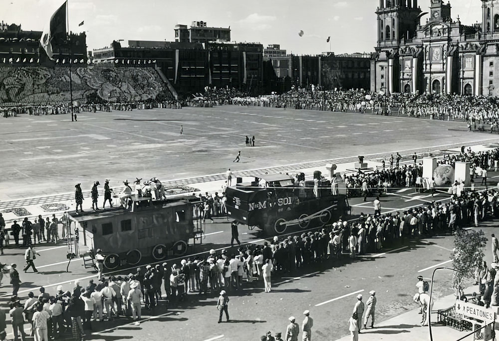 Ferrocarrileros en el desfile deportivo del 20 de noviembre.